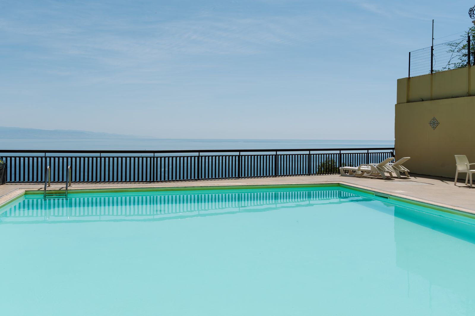 Piscina e giardino